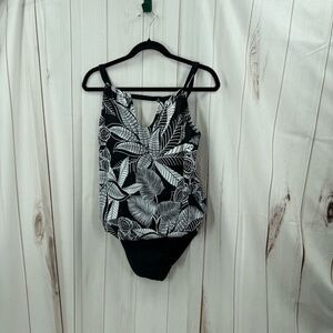 Maxine of Hollywood Women’s 8 Black White One Piece Swim Beach Pool Ocean